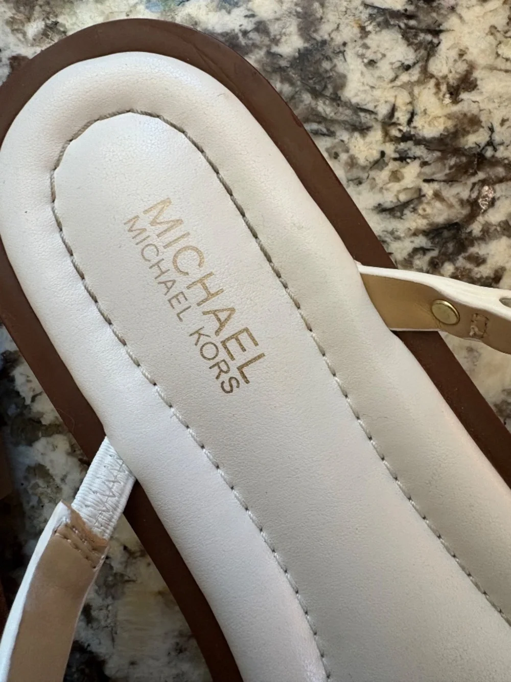MICHAEL Michael Kors White Leather Thong Sandals Gold Logo Size 8M